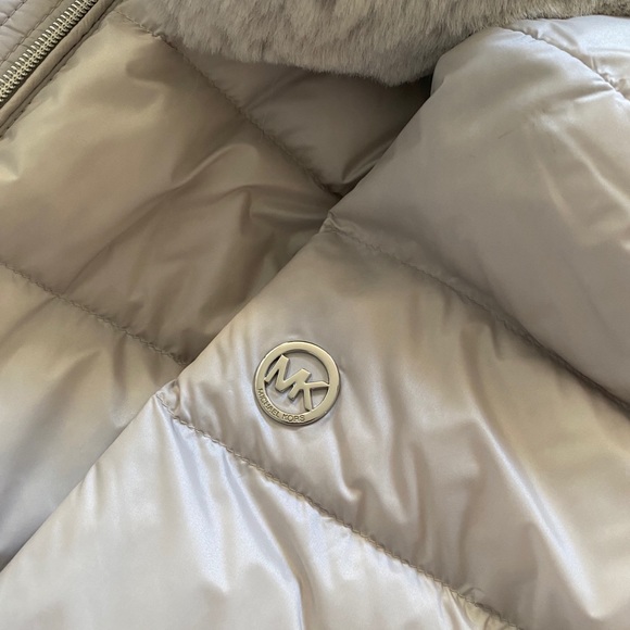 Michael Kors Faux Fur Trim Quilted Nylon Belted Puffer Coat in Large - Picture 10 of 15
